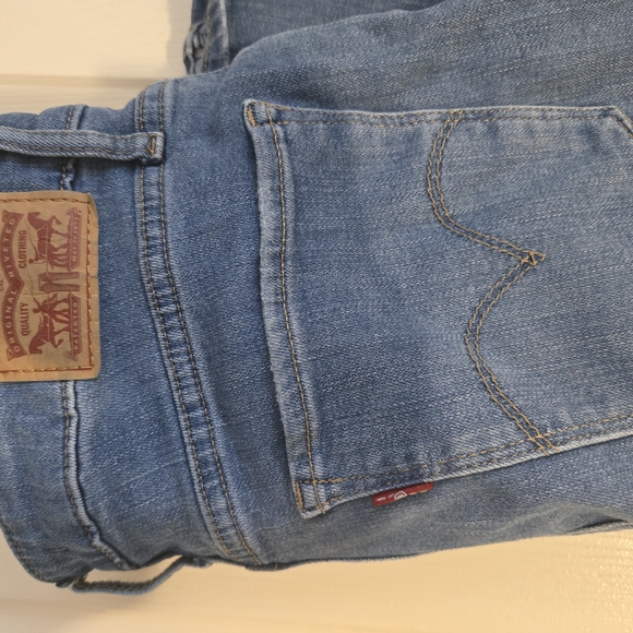 Levi's High Rise Bootcut - Picture 2 of 6